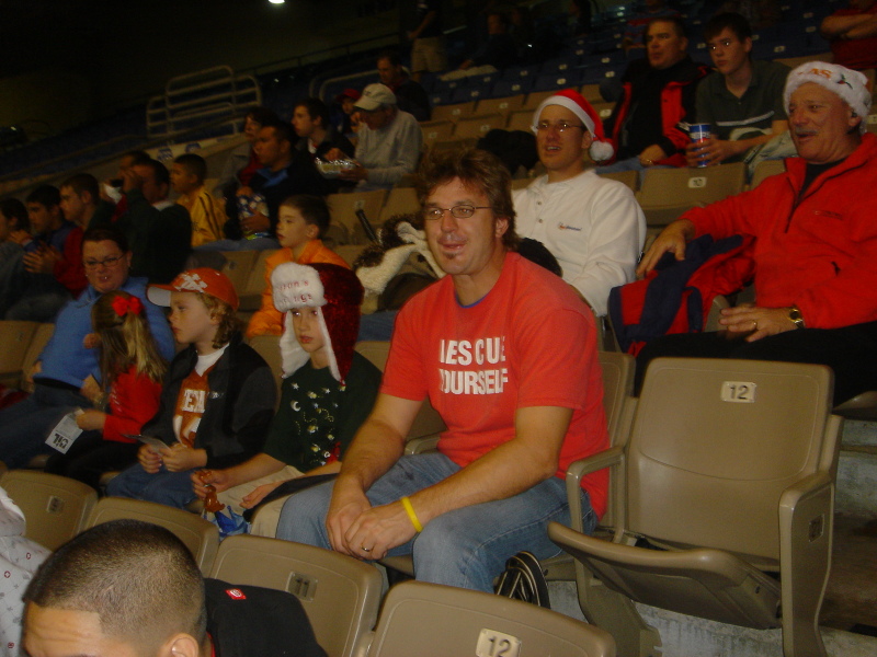 2006/12(Dec)/04(San Antonio Trip)/800x600_2006-12-08-Game-AlamoDone.JPG